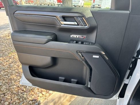 Used 2023 GMC Sierra 1500 AT4 w/ AT4 Preferred Package AWD/4WD image 5