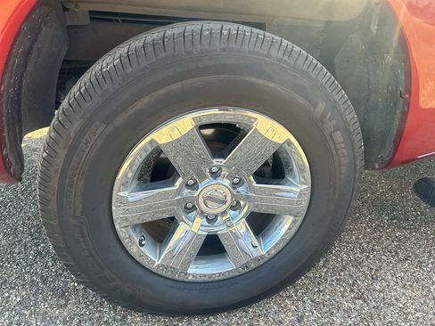 Used 2014 Nissan Titan SV w/ SV Value Truck Package RWD image 8