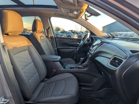 Used 2019 Chevrolet Equinox LT w/ Sun & Navigation Package image 10