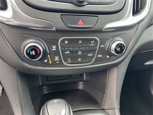 Used 2019 Chevrolet Equinox LT w/ Driver Convenience Package image 16