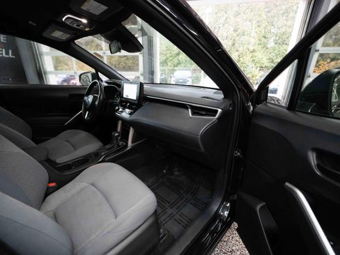 Used 2023 Toyota Corolla Cross SE image 26