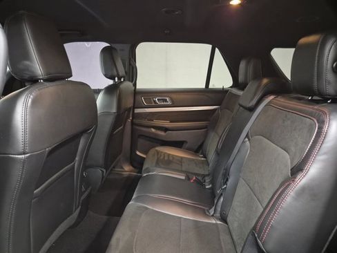 Used 2018 Ford Explorer XLT w/ Equipment Group 202A image 16