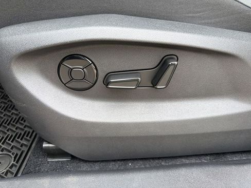 New 2026 Volkswagen Tiguan SE AWD/4WD image 13