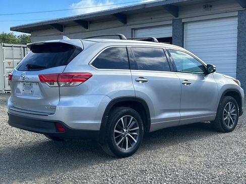 Used 2017 Toyota Highlander XLE AWD/4WD image 5