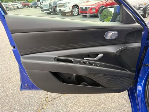 Used 2025 Hyundai Elantra SE w/ Cargo Package FWD image 10