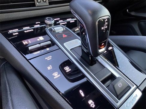 Used 2022 Porsche Cayenne Platinum Edition image 16