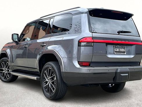 Used 2025 Lexus GX 550 w/ Accessory Package (2T) image 16