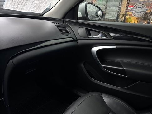 Used 2011 Buick Regal CXL image 13