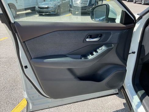 Used 2022 Nissan Rogue SV FWD image 18