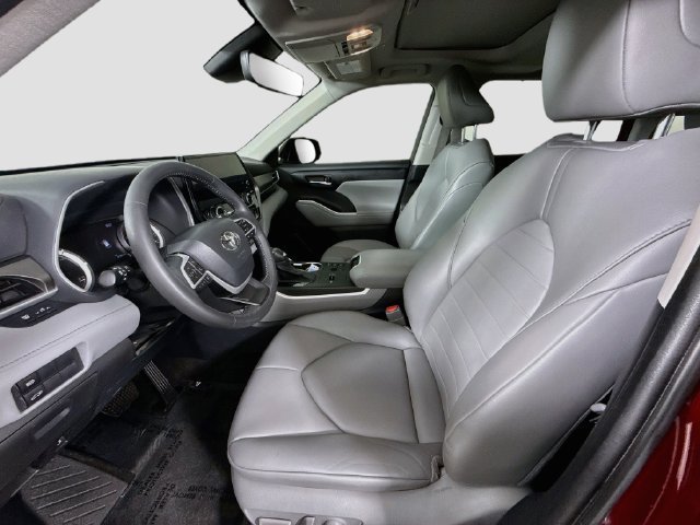 Used 2023 Toyota Highlander XLE AWD/4WD image 20