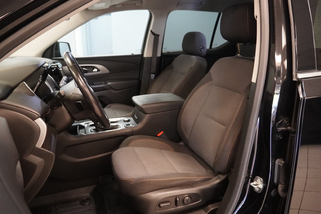 Used 2021 Chevrolet Traverse LT FWD image 4