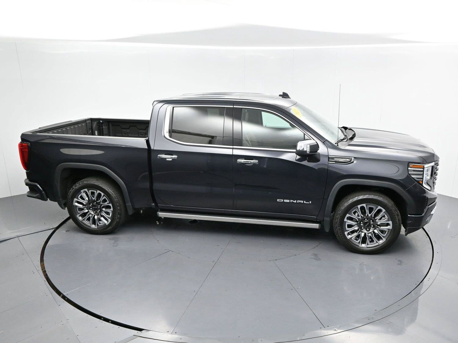 Used 2023 GMC Sierra 1500 Denali Ultimate AWD/4WD image 12