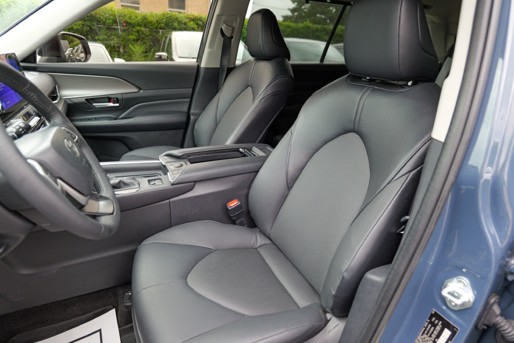 Used 2024 Toyota Grand Highlander AWD image 21
