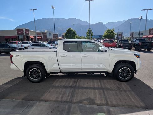 Used 2024 Toyota Tacoma TRD Sport w/ TRD Sport Premium Package AWD/4WD image 2