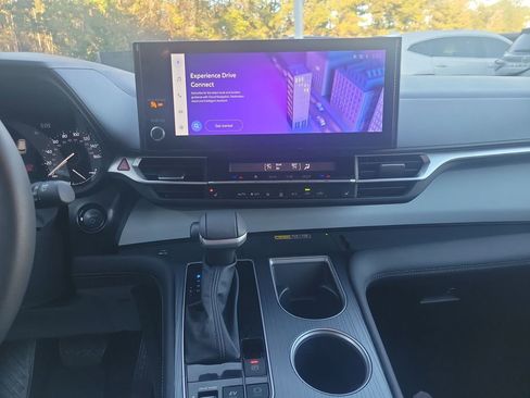 Used 2025 Toyota Sienna XLE image 26