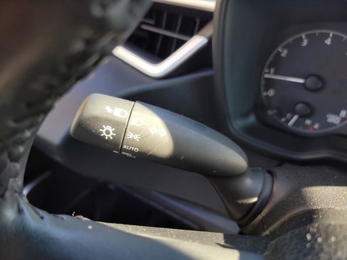 Certified 2025 Toyota Corolla SE image 30