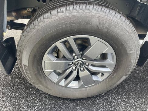 Certified 2025 Nissan Frontier SV image 25