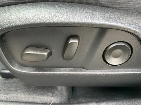 Used 2025 Chevrolet Equinox ACTIV image 16