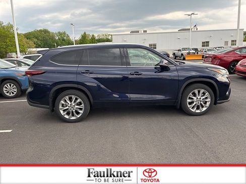 Used 2025 Toyota Highlander Limited AWD/4WD image 6