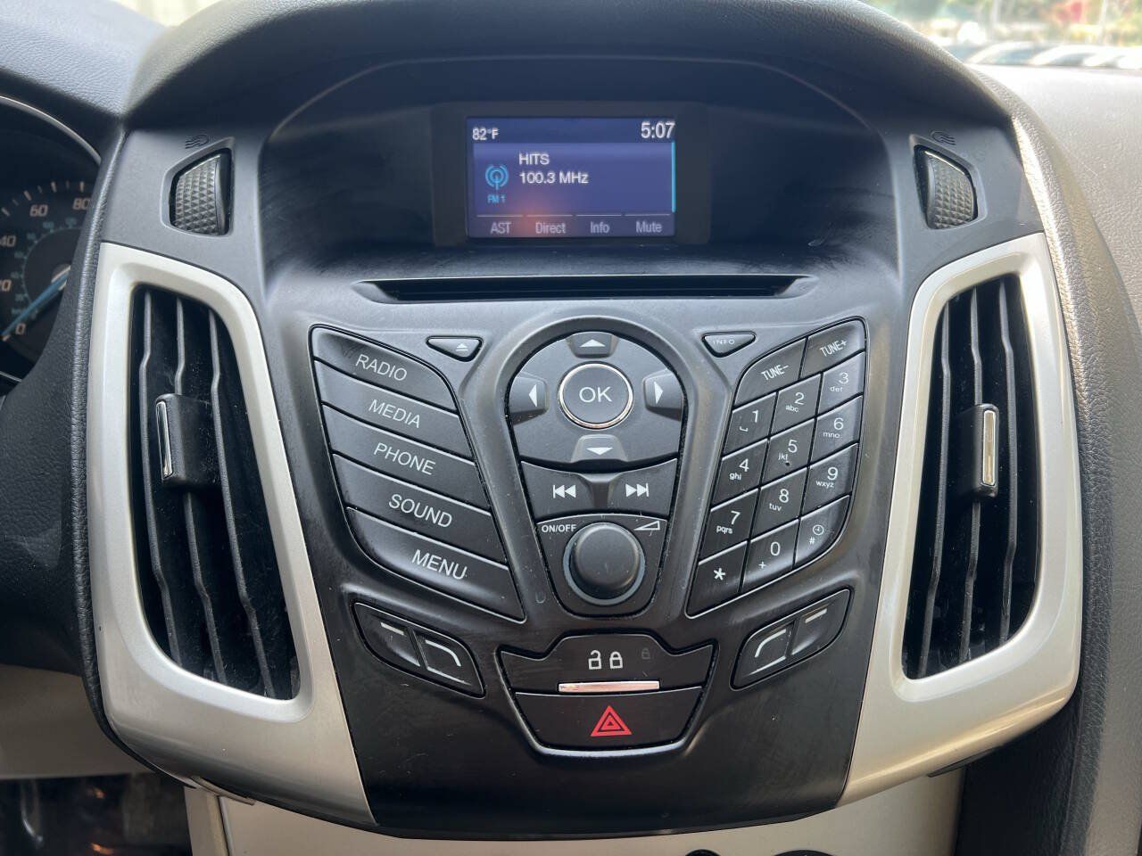 Used 2014 Ford Focus SE FWD image 17