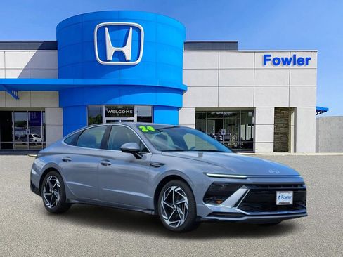 Used 2024 Hyundai Sonata SEL w/ Convenience Package FWD image 2