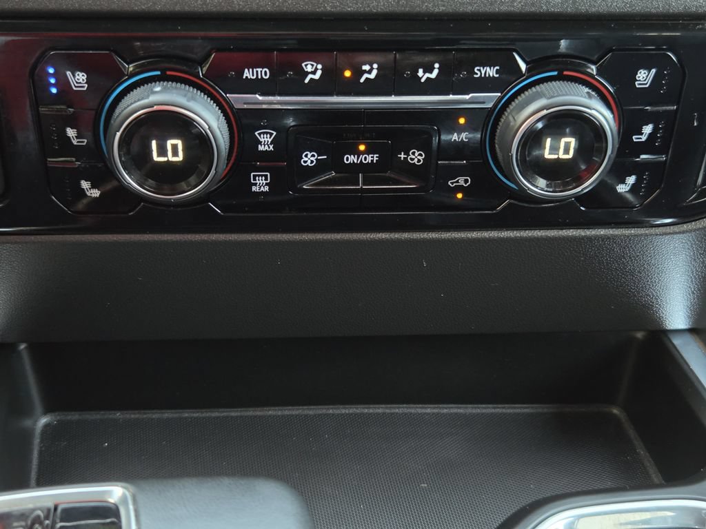 Used 2023 Chevrolet Silverado 1500 High Country w/ High Country Premium Package AWD/4WD image 17