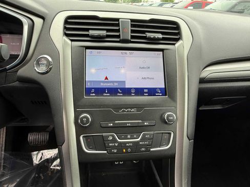 Used 2020 Ford Fusion SE FWD image 19