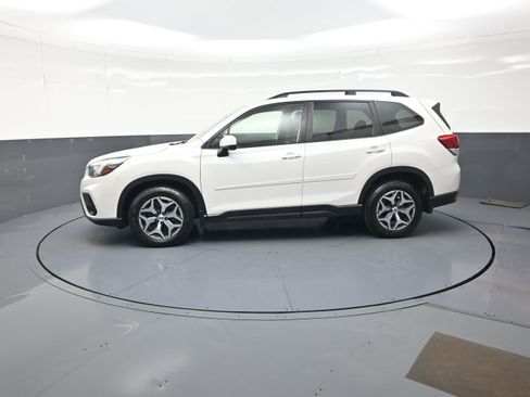Used 2019 Subaru Forester Premium w/ All-Weather Package AWD/4WD image 6