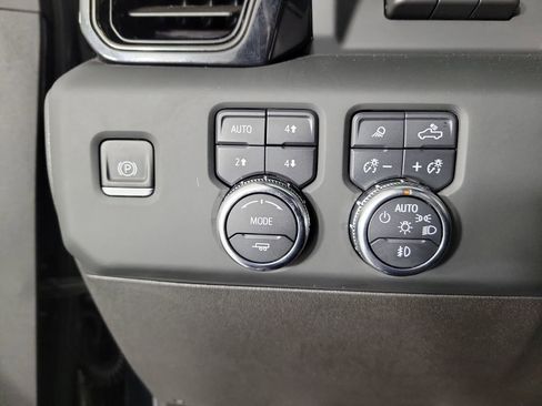 Used 2024 GMC Sierra 2500 AT4 w/ AT4 Premium Plus Package AWD/4WD image 30