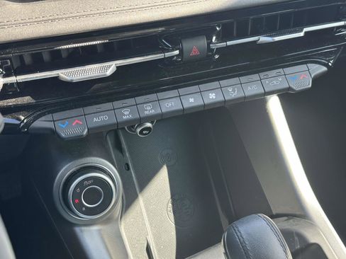 Used 2024 Alfa Romeo Tonale Ti image 30