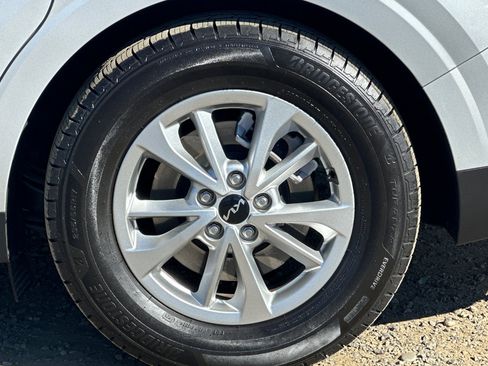 Used 2023 Kia Carnival LX FWD image 27