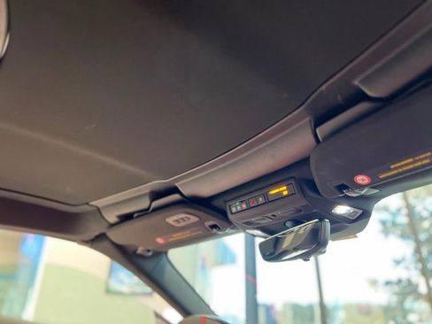 Used 2021 Chevrolet Corvette Stingray 2LT w/ Chrome Exterior Badge Package image 28