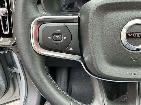 Certified 2025 Volvo XC40 B5 Ultra w/ Climate Package AWD/4WD image 28