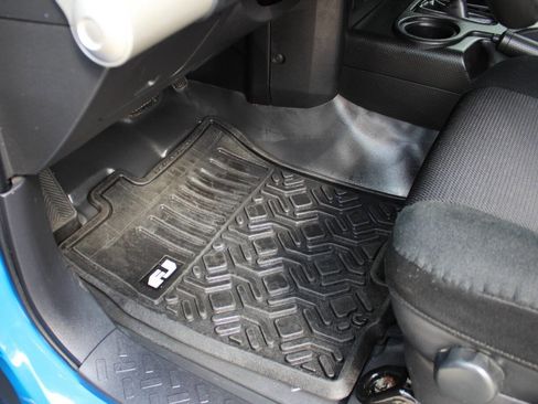 Used 2007 Toyota FJ Cruiser 4WD image 12