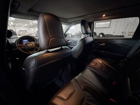 Used 2022 Jeep Cherokee Trailhawk w/ Trailhawk Elite Value Package image 9