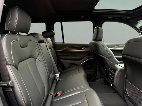 New 2026 Jeep Grand Cherokee Limited AWD/4WD image 10