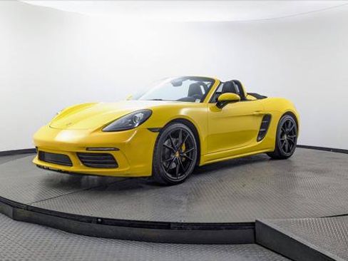 Used 2018 Porsche 718 Boxster RWD image 2