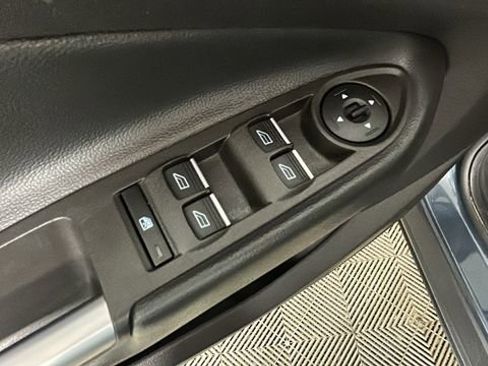 Used 2019 Ford Escape SE FWD image 11