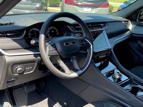 New 2025 Jeep Grand Cherokee L Altitude image 7