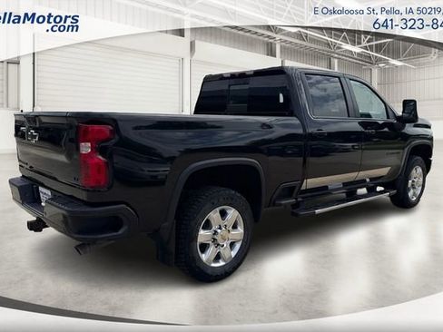 Used 2022 Chevrolet Silverado 2500 LT w/ Midnight Edition AWD/4WD image 3