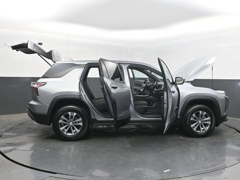 Used 2026 Chevrolet Equinox LT FWD image 47