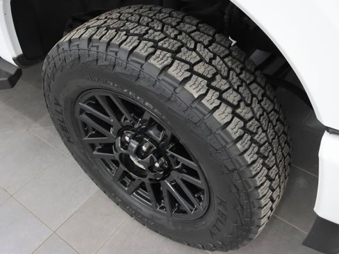 Used 2022 Ford F250 XLT w/ Black Appearance Package image 3