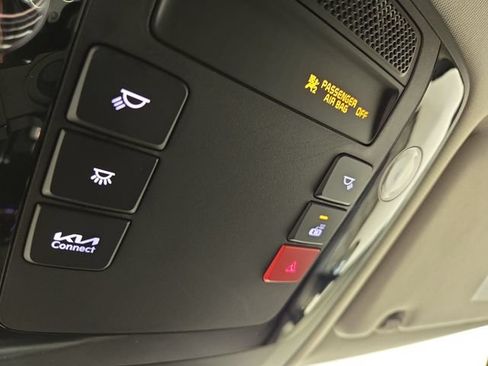 Used 2024 Kia Carnival EX FWD image 27