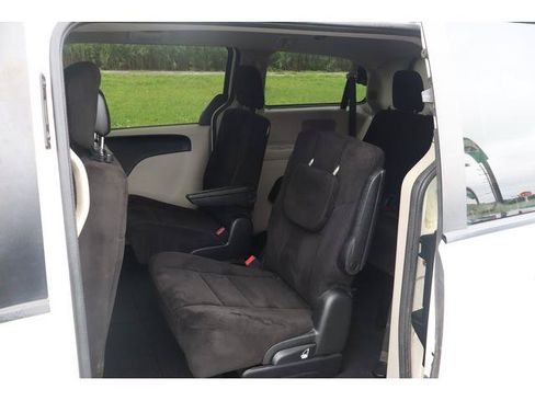 Used 2012 Dodge Grand Caravan SXT FWD image 8