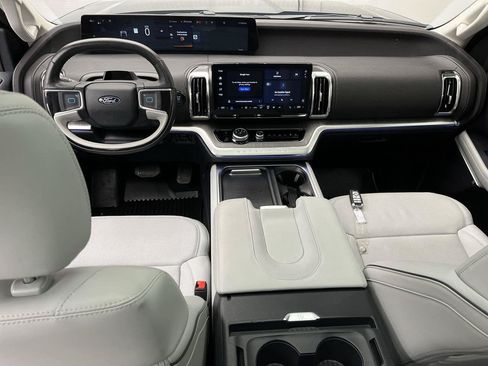 Used 2025 Ford Expedition Platinum w/ Platinum Ultimate Package AWD/4WD image 18