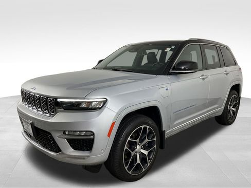 Used 2023 Jeep Grand Cherokee Summit AWD/4WD image 4