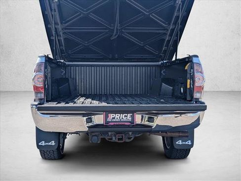 Used 2015 Toyota Tacoma 4x4 Double Cab w/ Limited Package image 6