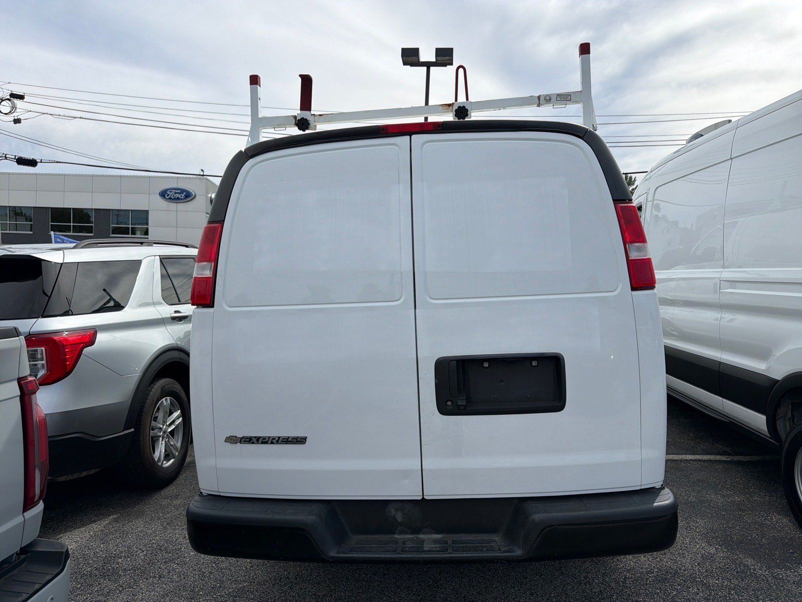 Used 2021 Chevrolet Express 2500 Extended w/ Driver Convenience Package RWD image 4