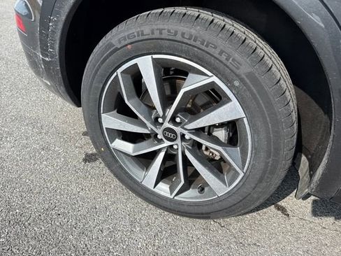 Used 2023 Audi Q5 2.0T Premium w/ Convenience Package image 11