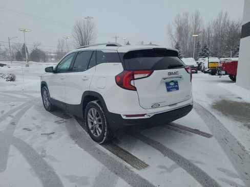 Used 2024 GMC Terrain SLT image 4